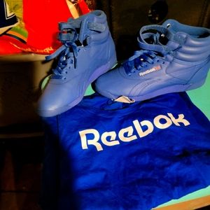 Reebok tennis with matching shirt large